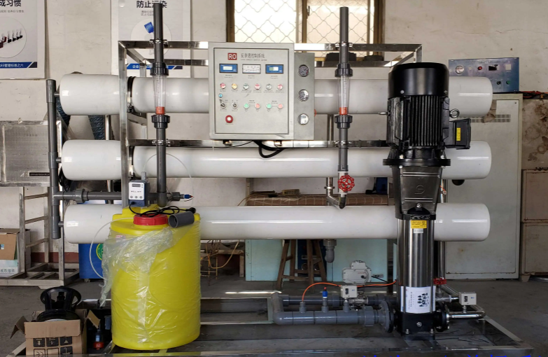 1-10噸小型<a href=http://www.ayressports.com/fstcjssb/ target=_blank class=infotextkey>反滲透凈水設(shè)備</a>